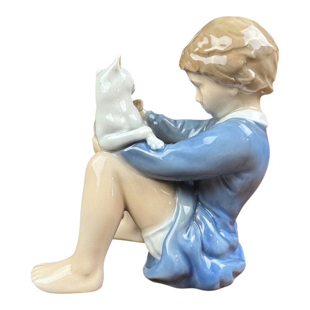 Royal Copenhagen Girl with Cat Porcelain Figurine 4631 1970s John Galster - Picture 7 of 12
